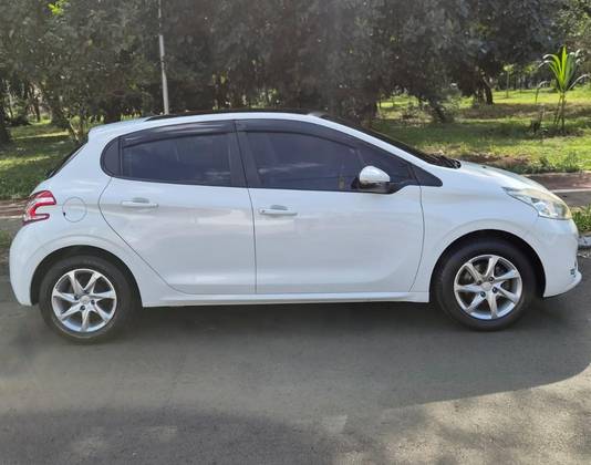 PEUGEOT 208 1.5 ALLURE 8V FLEX 4P MANUAL PEUGEOT 208 1.5 ALLURE 8V FLEX 4P MANUAL